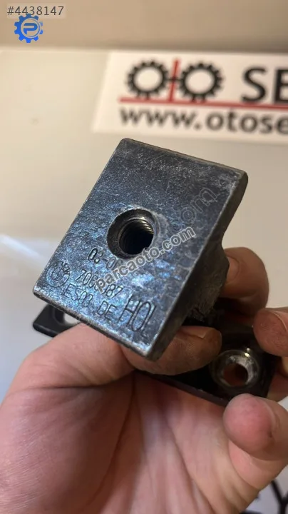 7068087 BMW 5 serisi E60 sol arka kapı üst menteşesi