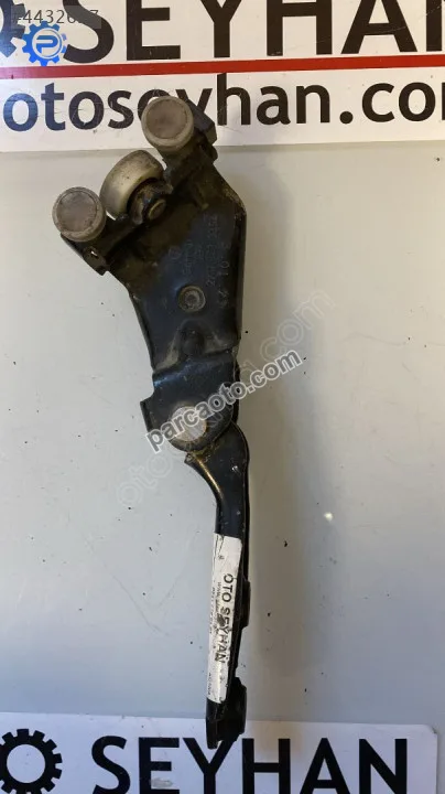 2K0843335A Volkswagen Caddy 2013 sol sürgülü kapı ray makarası