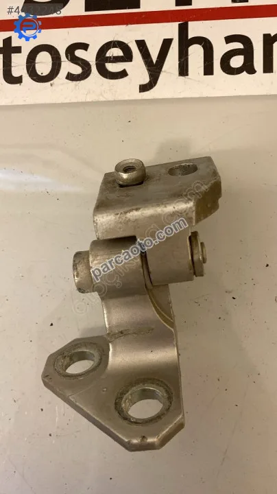 1K9833402B Volkswagen Golf 5 sağ arka kapı üst menteşesi