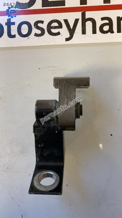8K0831402B Skoda Octavia arka sağ kapı üst menteşesi