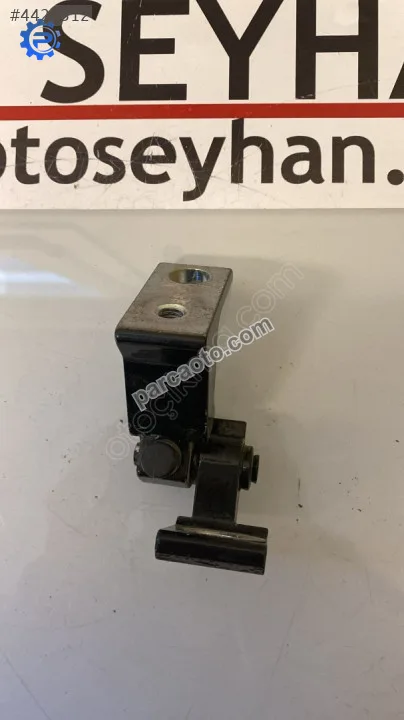 8K0831402E Skoda Octavia 2013 - 2017 sağ arka kapı alt menteşesi