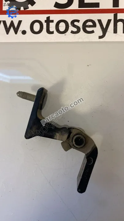 8W0831404A audi A4  2017 sağ arka kapı üst menteşesi