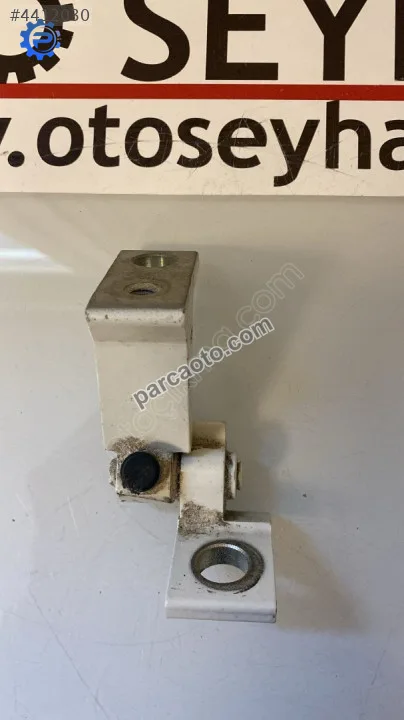 8V5833404C Volkswagen Passat 2018-2024 sağ arka kapı alt menteşe
