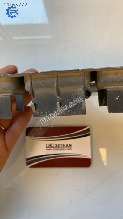1J0819728B bora golf 4 göğüs orta havalandırma çerçevesi