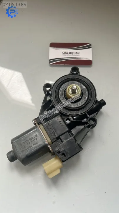 8A-61-14553-A 2011 Ford Fiesta sağ ön kapı cam motoru