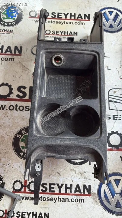 5F0863243 leon 2015 orta konsol kol dayamama kaplaması çakmaklık