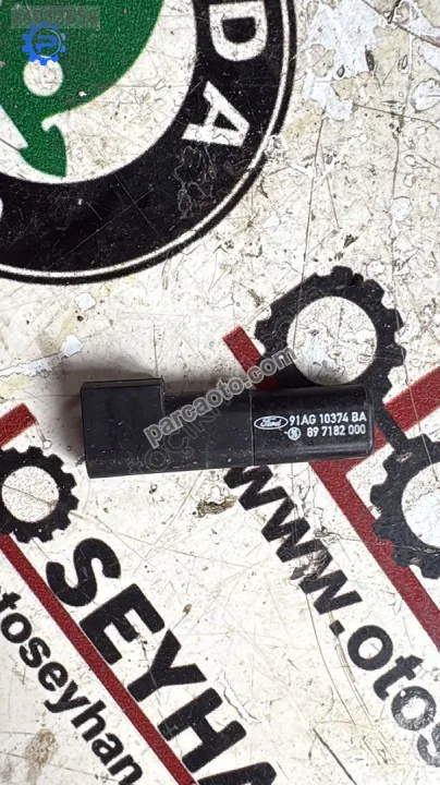 91AG10374  897182000 ford focus sigorta paneli