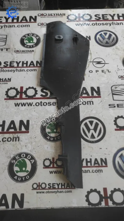 1K1863045C VW Golf 6 sol orta konsol kaplaması