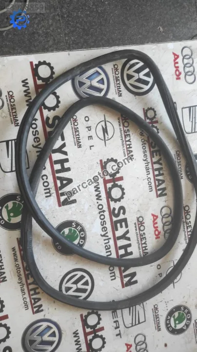 5K4867911B VW Golf 6 sol ön kapı lastiği