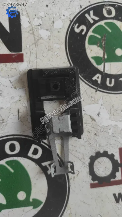 1K0858774 Golf 6 güneşlik bağlantı braketi  1