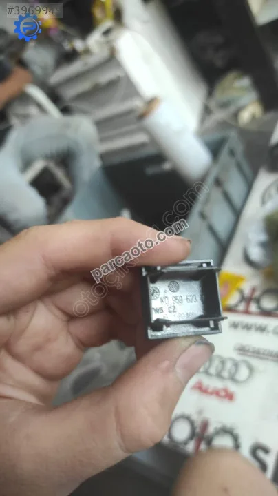1K0959623D Golf 6 Orta konsol boş tuş takımı
