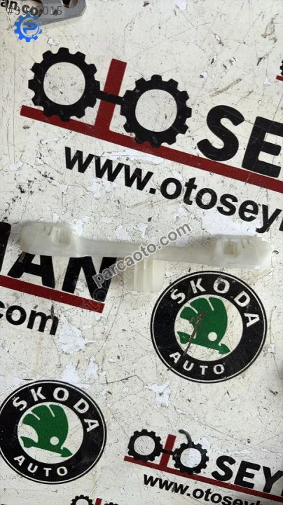 1K0858685 vw golf 6 tavan tutamağı braketi plastik .