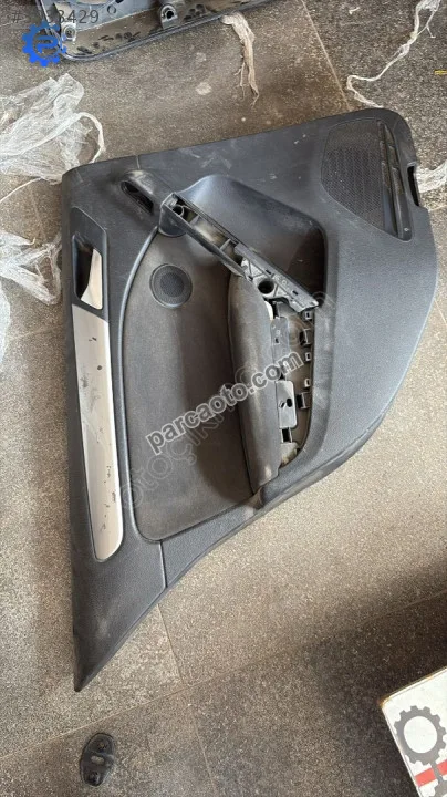 5K6867211 5K4868073 vw golf 6 sol arka kapı döşemesi