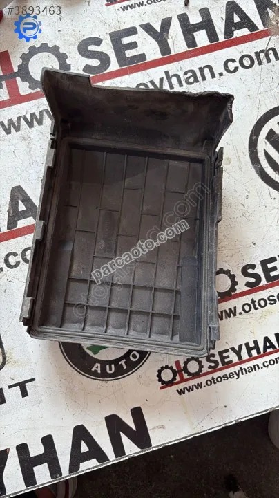 1K0937132 vw tiguan 2015 sigorta kutusu kapağı