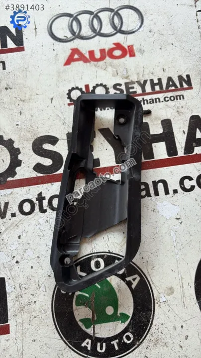 5N0837198 vw tiguan 2015 sağ ön kapı iç açma kolu braketi 5N0837198 vw tiguan 2015 sağ ön kapı iç açma kolu braketi