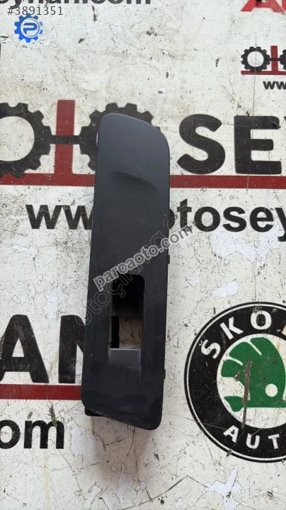 5N1867256A tiguan sağ ön kapı cam düğmesi çerçevesi