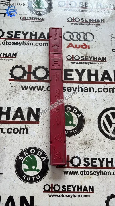 8K0860251 vw tiguan 2015 uyarı reflektörü
