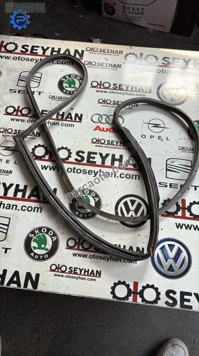 toyota corolla efsane kasa sağ arka kapı toz lastiği