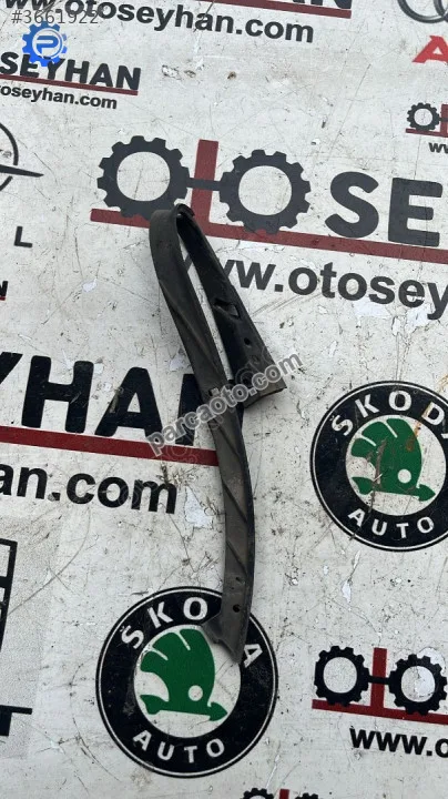 Volkswagen Passat b8.5 b8 sol far çerçeve lastiği