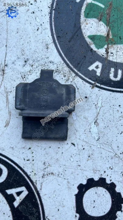 5C5857949 Vw Passat b8.5 b8 göğüs bağlantı plastiği kılıfı