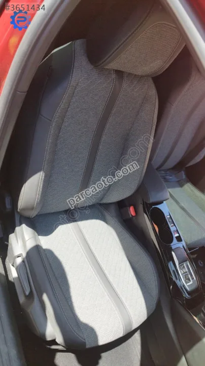 Peugeot 2008 ön sağ koltuk manuel ayarlı