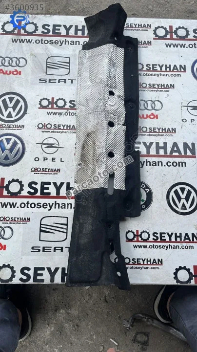 3G0863993F Volkswagen Passat b8.5 ön cam eleği sacı keçesi