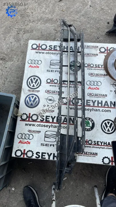 Volkswagen Passat b8.5 ön tampon alt ızgarası ızgara