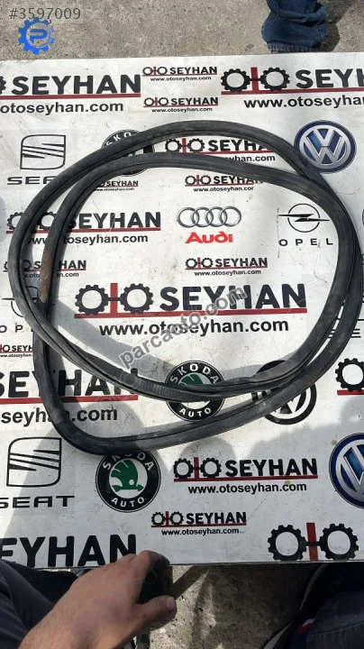 3G5867914K Passat b8.5 b8 sağ arka kapı lastiği kasaya gelen
