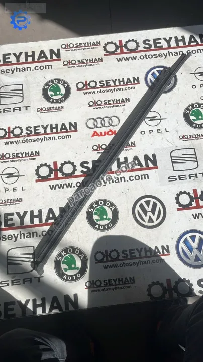 3G0837480 Passat b8.5 b8 sağ ön kapı iç cam sıyırıcı fitili fitil