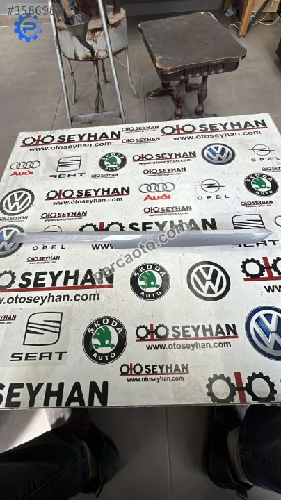 3G0867439 Volkswagen Passat b8.5 sol ön kapı iç çıtası