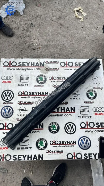 1K0807830A golf 6 arka tampon demiri