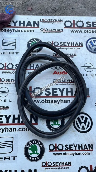 5K6867913B 5K6867913 golf 6 sol sağ arka kapı lastiği