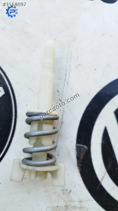 1K8945300 Golf 6 dış stop vidası .