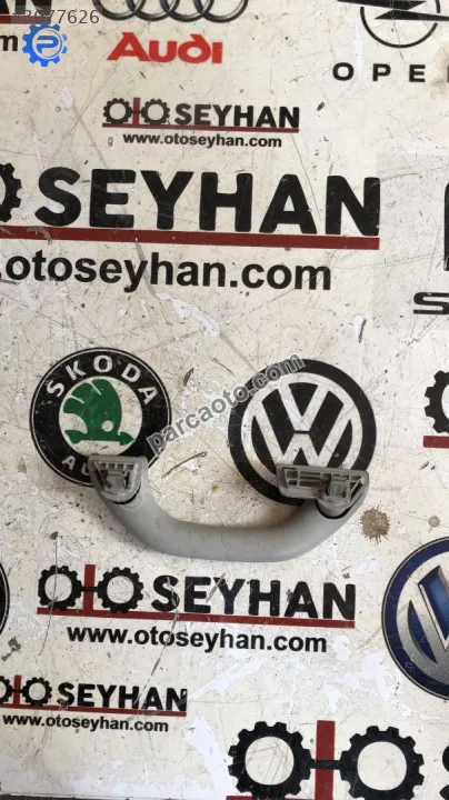 5C6857607C Volkswagen Jetta 2014 arka  tavan tutamağı