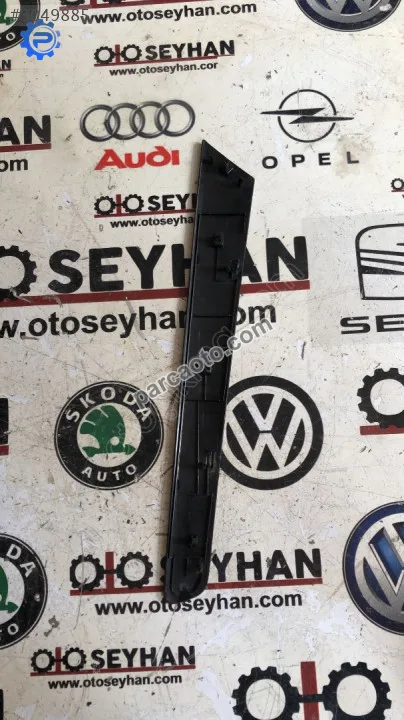 5C6867440A Volkswagen Jetta 2014 sağ ön kapı çıtası
