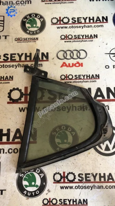 5C6845213 Volkswagen Jetta 2014 sol arka kapı kelebek camı