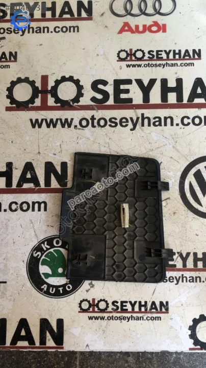 5C7857506 Volkswagen Jetta 2014 alt sigorta kapağı