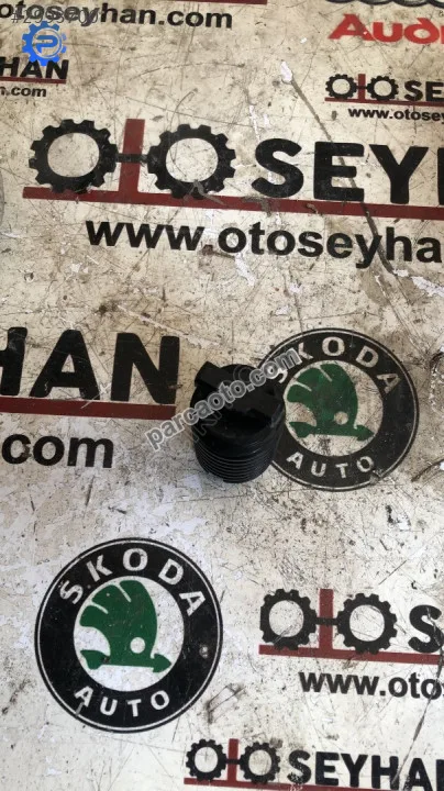 1K0803899D Volkswagen Golf 6 stepne sabitleme vidası plastik