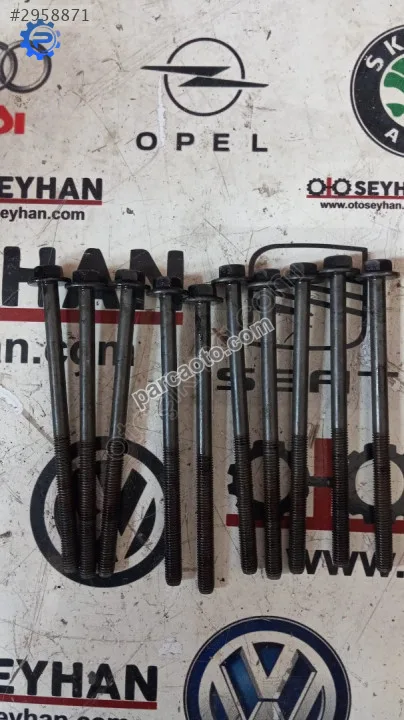 Opel Astra J 1.6 dizel silindir kapağı saplama takımı