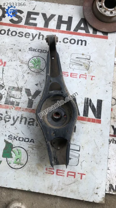 41MA43CFAB Passat b7 arka helezon tablası