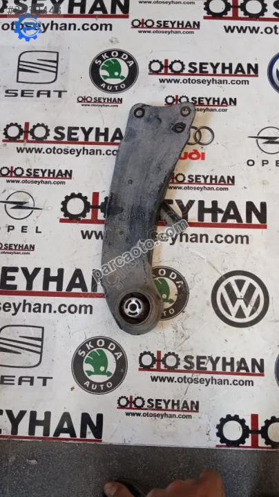 3C0505226B Passat B7  sağ dingil şase bağlantı kolu ayağı