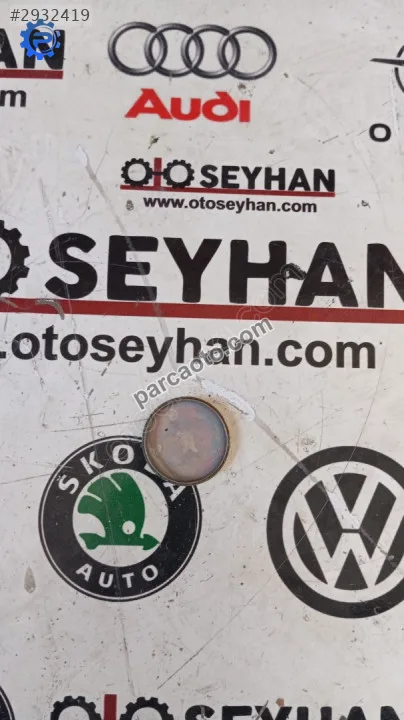 Passat B7 arka porya vidası kapağı