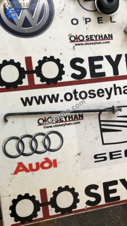 Toyota Yarıs 2015 akü sabitleme demiri
