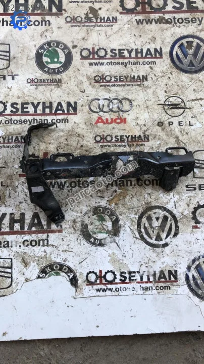 Toyota Yarıs 2015 arka koltuk bağlantı demiri sağ