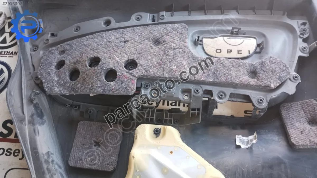 67614-0D560 Toyota Yaris arka sağ kapı döşemesi