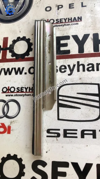 Toyota Yarıs 2015 arka sağ kapı cam kızağı