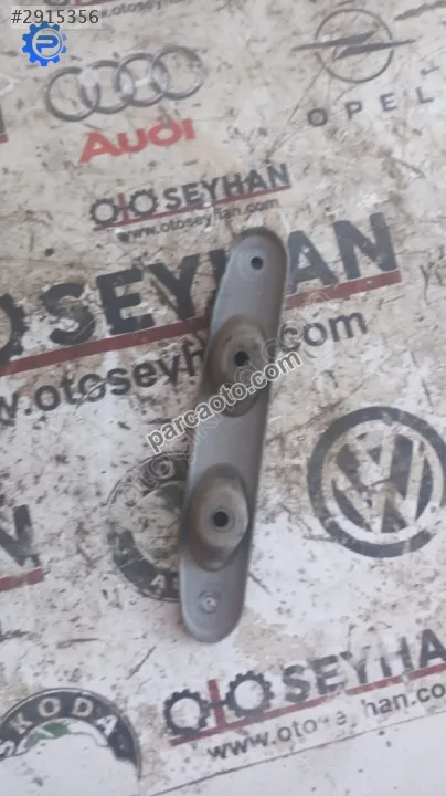 1K0253144 Seat Leon 2015 ön travers egzoz bağlantı takozu 1K0253144 Seat Leon 2015 ön travers egzoz bağlantı takozu