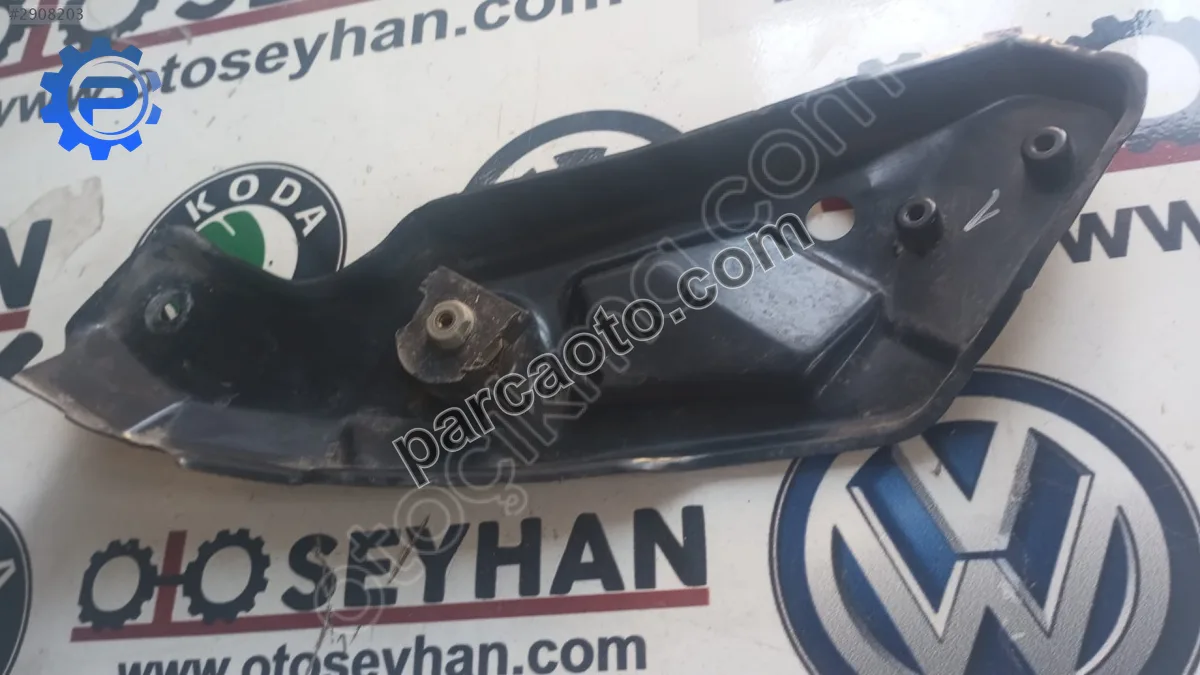 5F0806930 Seat Leon 2015 sağ far üst saci