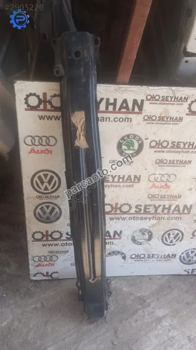 Seat Leon 2015 arka tampon demiri