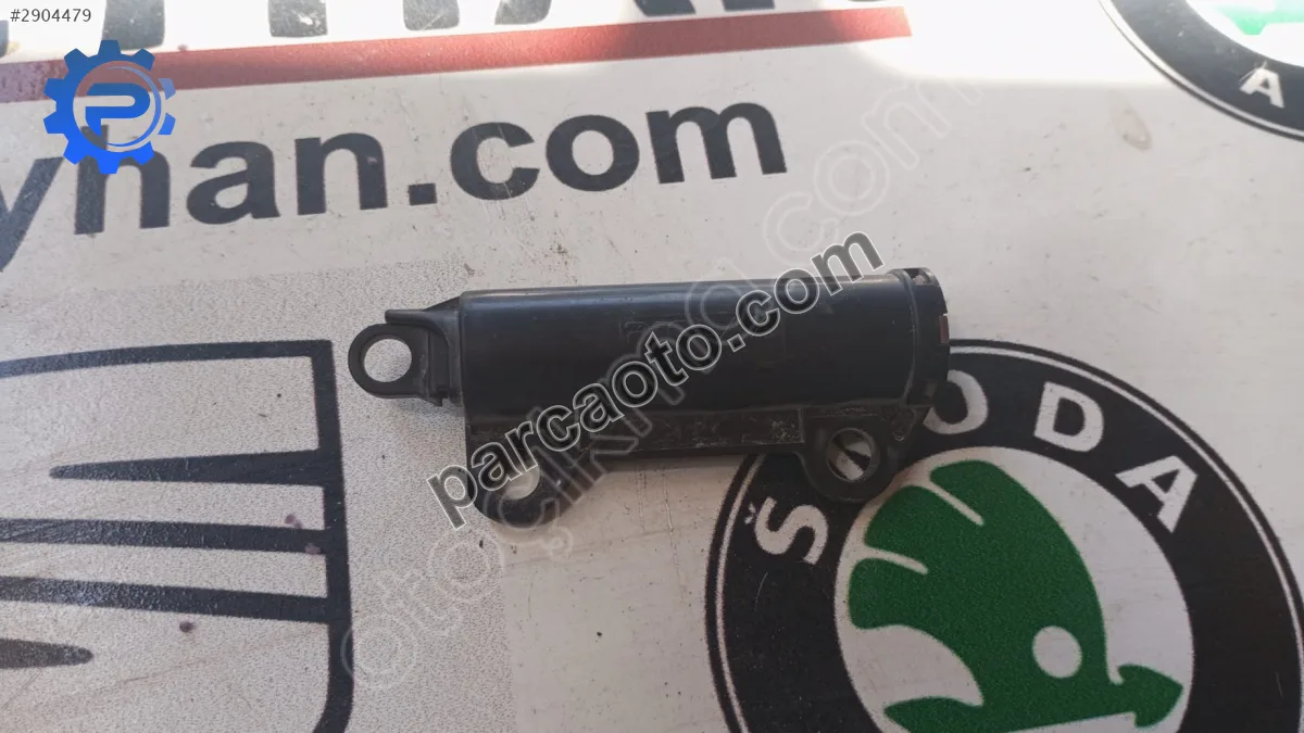6062352 Toyota Yaris 2015 torpido kapağı yavaşlatıcı